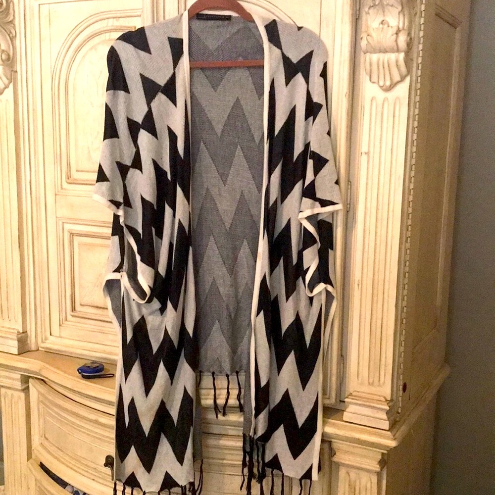 Signature Light weight fringed duster